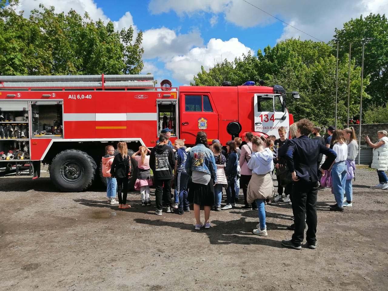 Экскурсия в ПЧ 134 накануне Международного дня защиты детей (Ломоносовский  район) - Ленинградское областное отделение ВДПО