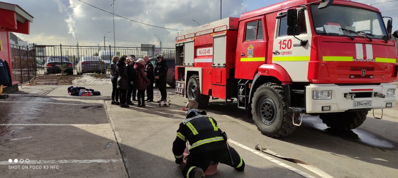 Список телефонов аварийных служб. Аварийная служба всеволожска телефоны. Ремонт телефонов во всеволожске номер телефона. Аварийная служба всеволожска телефоны. Табличка с номерами экстренных служб.