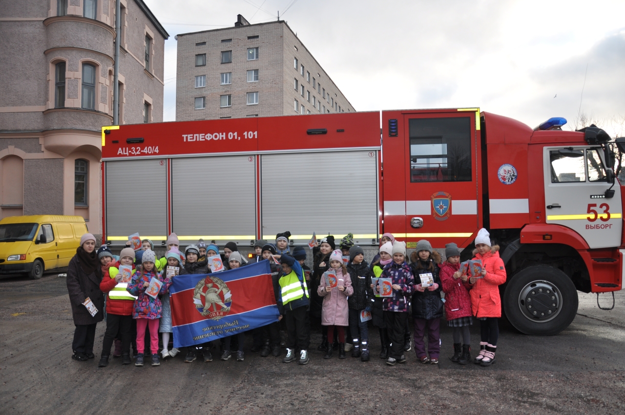 Экскурсия в пожарно-спасательную часть Выборгского района - Ленинградское  областное отделение ВДПО