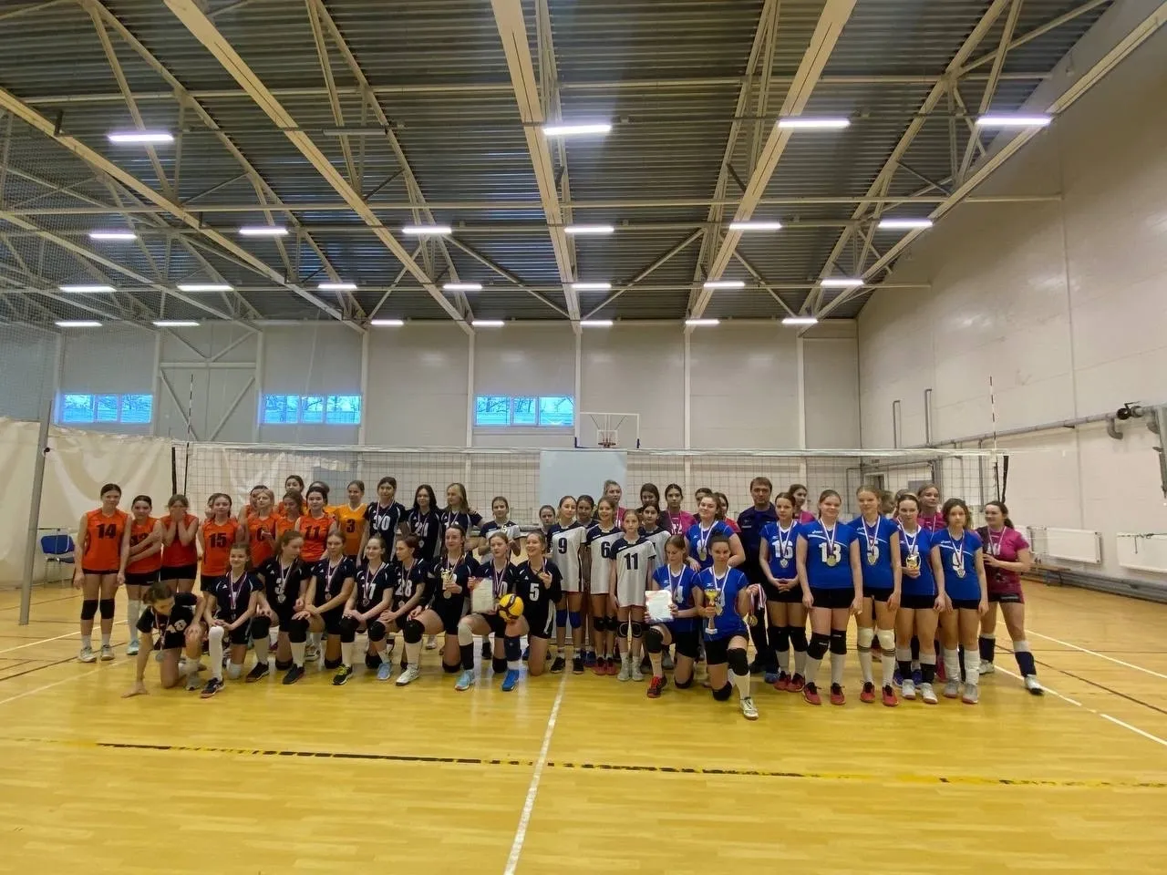 Кировск спортивный комплекс. Волейбольная команда 2009 года. Кубок мэра по волейболу. Спорт волейбол. Волейбольная команда Воронеж 2010 год.