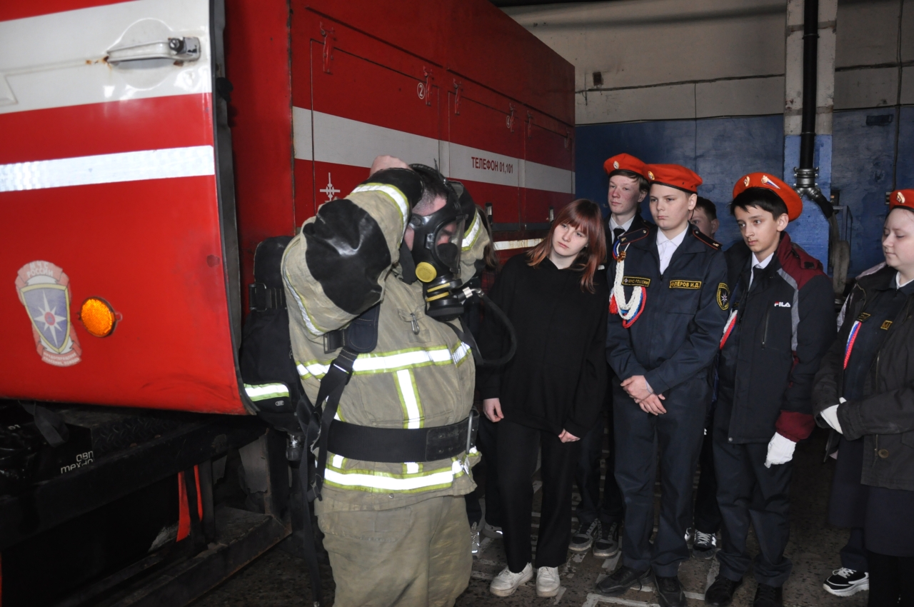 В пожарники пошел. Профессия пожарный. Я Б В пожарные пошел пусть меня научат. Я Б В пожарные пошел.