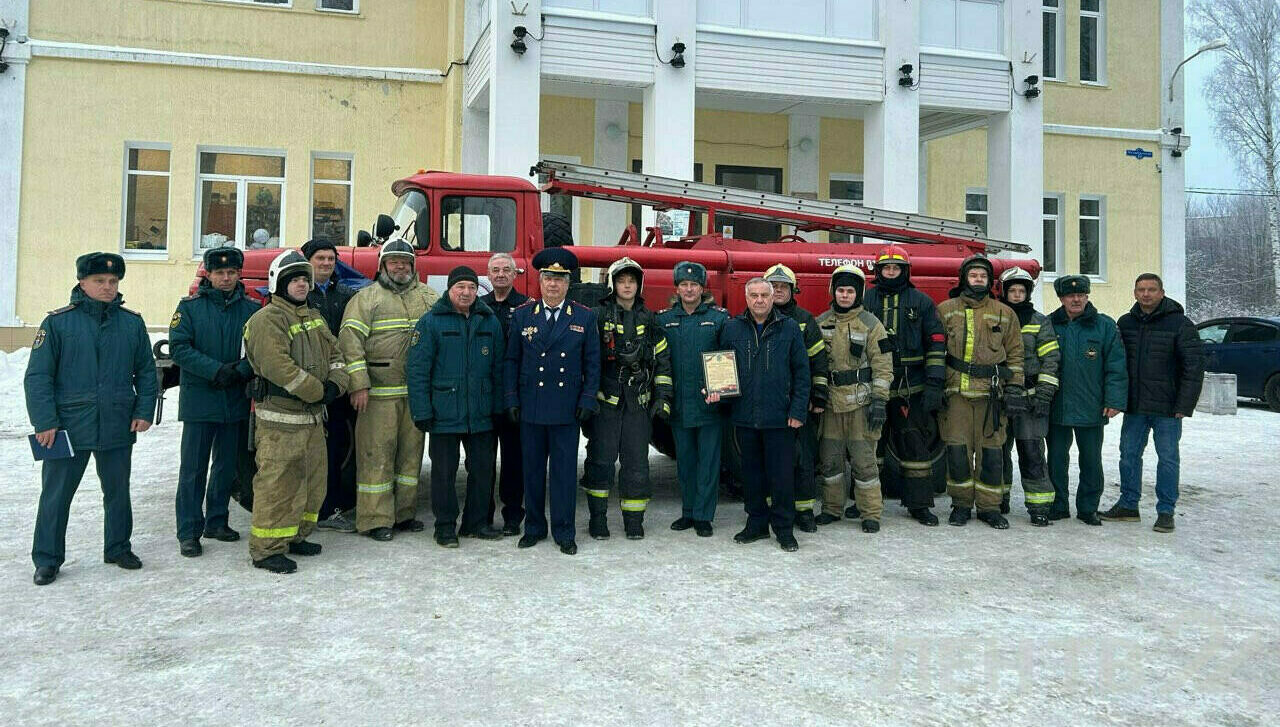 В поселке Рахья отработали взаимодействие добровольных и профессиональных  пожарных (Всеволожский район) - Ленинградское областное отделение ВДПО